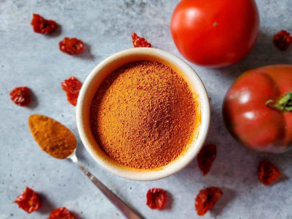 how-to-make-tomato-powder-dry-tomato-paste-feature (1)